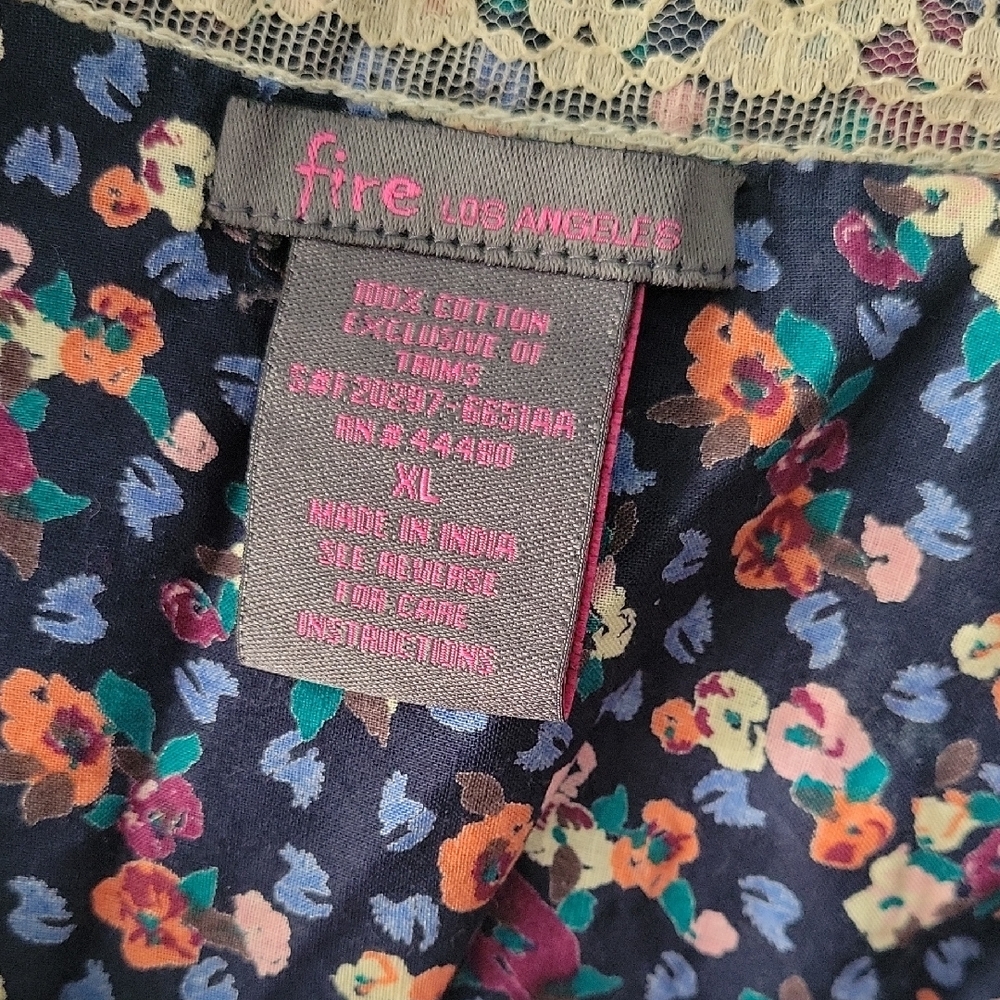 Floral Button-Up Blouse - Picture 2 of 9